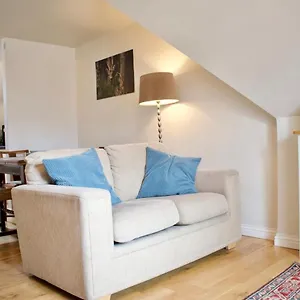 Modern And Charming 2 Bedroom Old Town Edinburgh