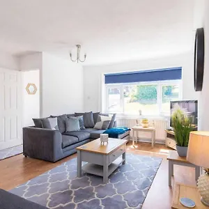 Holiday home Modern Three Bedroom In