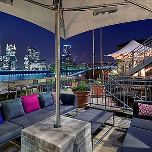 Otel Doubletree By Hilton - Docklands Riverside