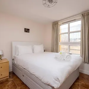 Joivy Old Town With Parking Close To Royal Mile Apartamento