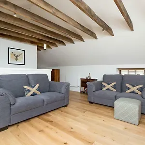 Joivy Trendy 1-bedroom Main Door House In New Town Edinburgh