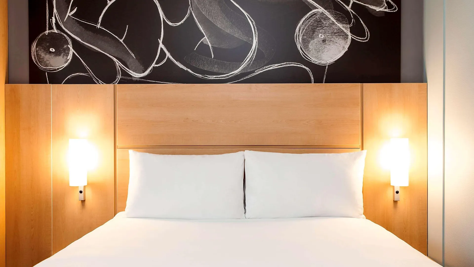 Ibis Edinburgh Centre South Bridge - Royal Mile Hotel 3*,