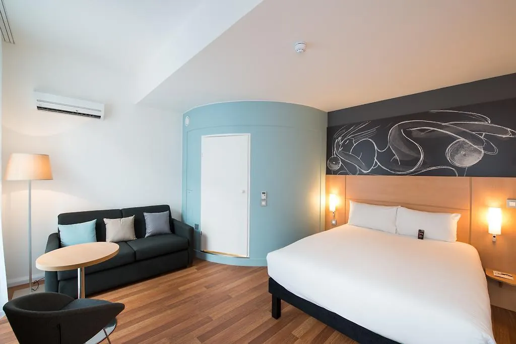 Ibis Edinburgh Centre South Bridge - Royal Mile Hotel 3*,