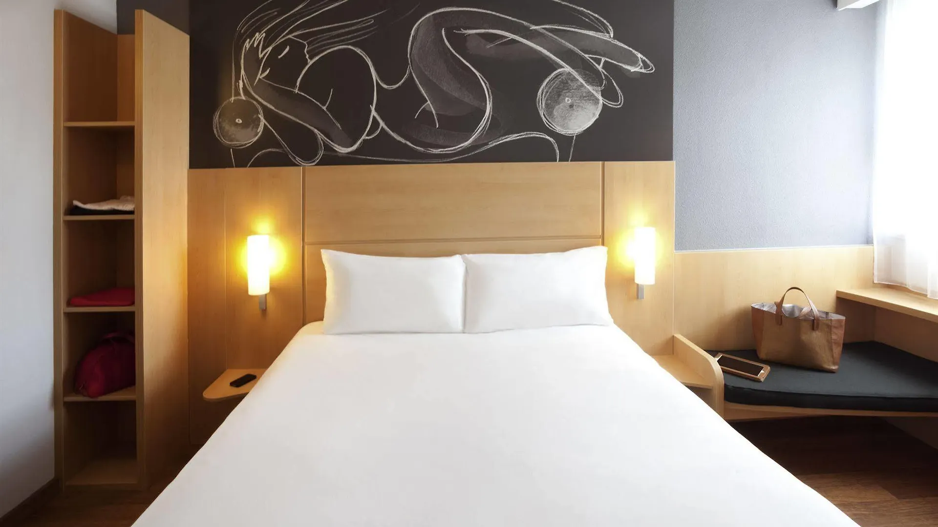 Ibis Edinburgh Centre South Bridge - Royal Mile Hotel 3*,